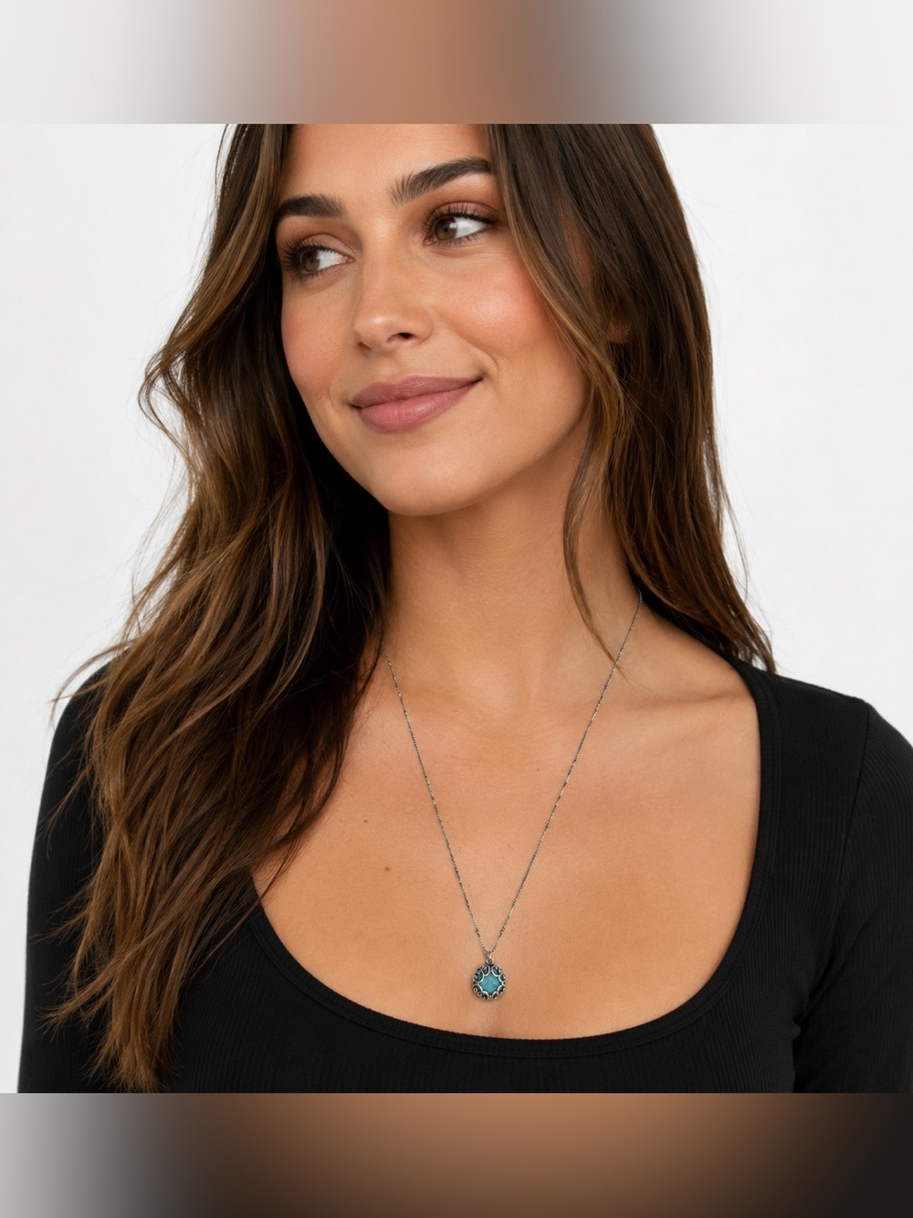 Nine West America Silver Tone Turquoise Blue Round Pendant Necklace Adjustable